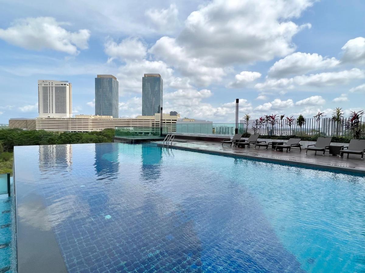 Royale Midvalley Netflix Pools 4 Pax Apartment *