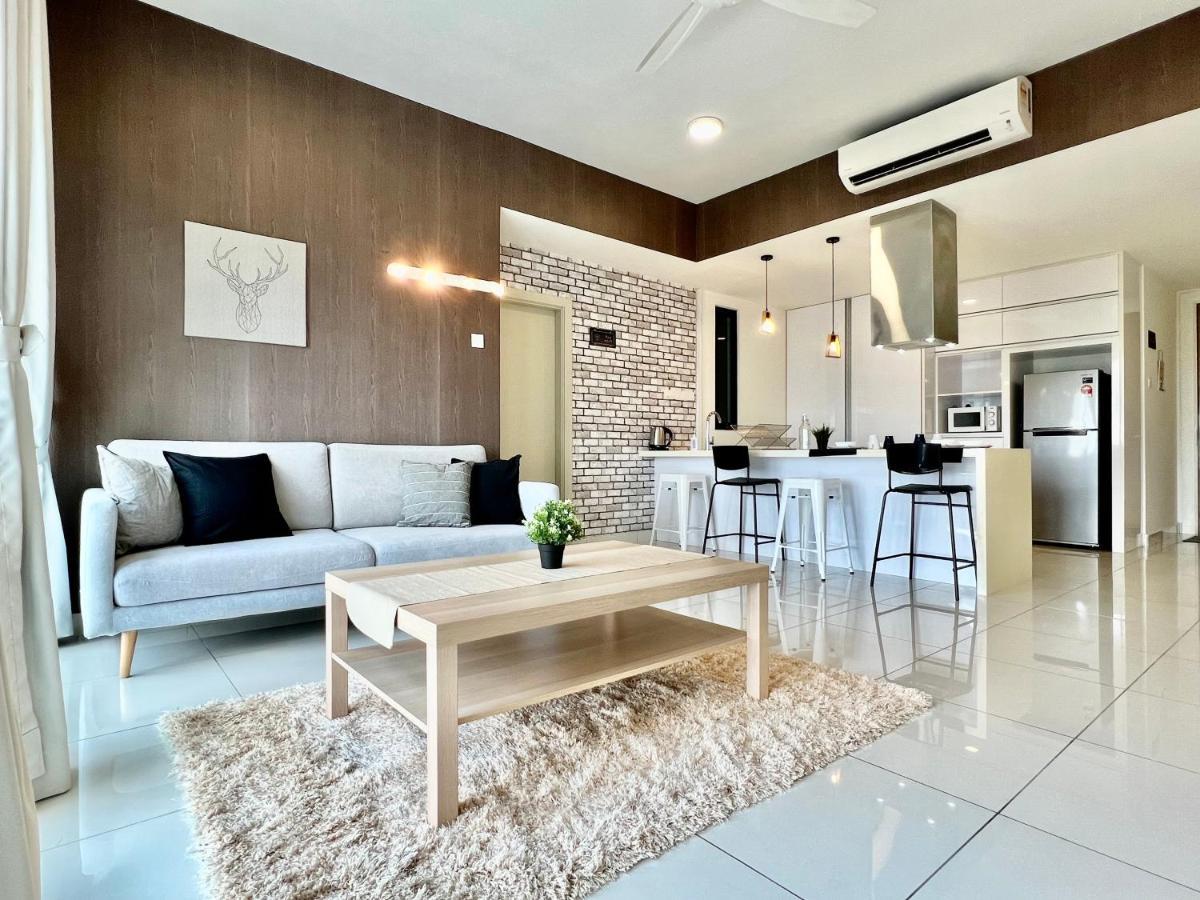 Royale Midvalley Netflix Pools 4 Pax Apartment Johor Bahru