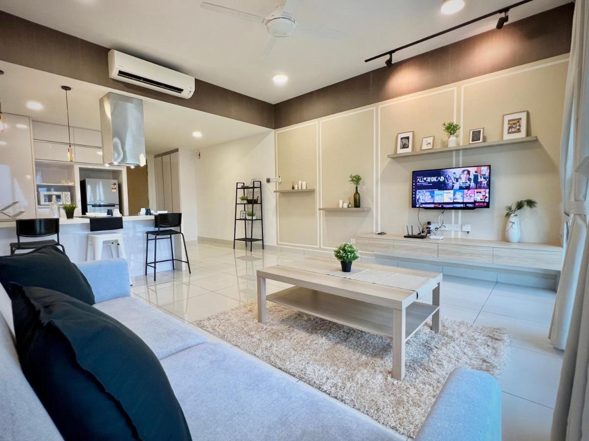 Pangsapuri Royale Midvalley Netflix Pools 4 Pax Johor Bahru